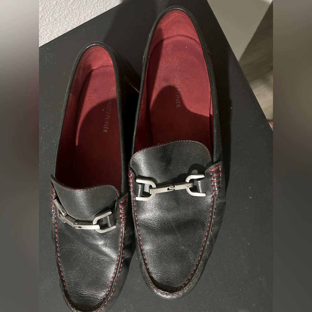 Barely worn men’s leather loafers by Donald Pliner.